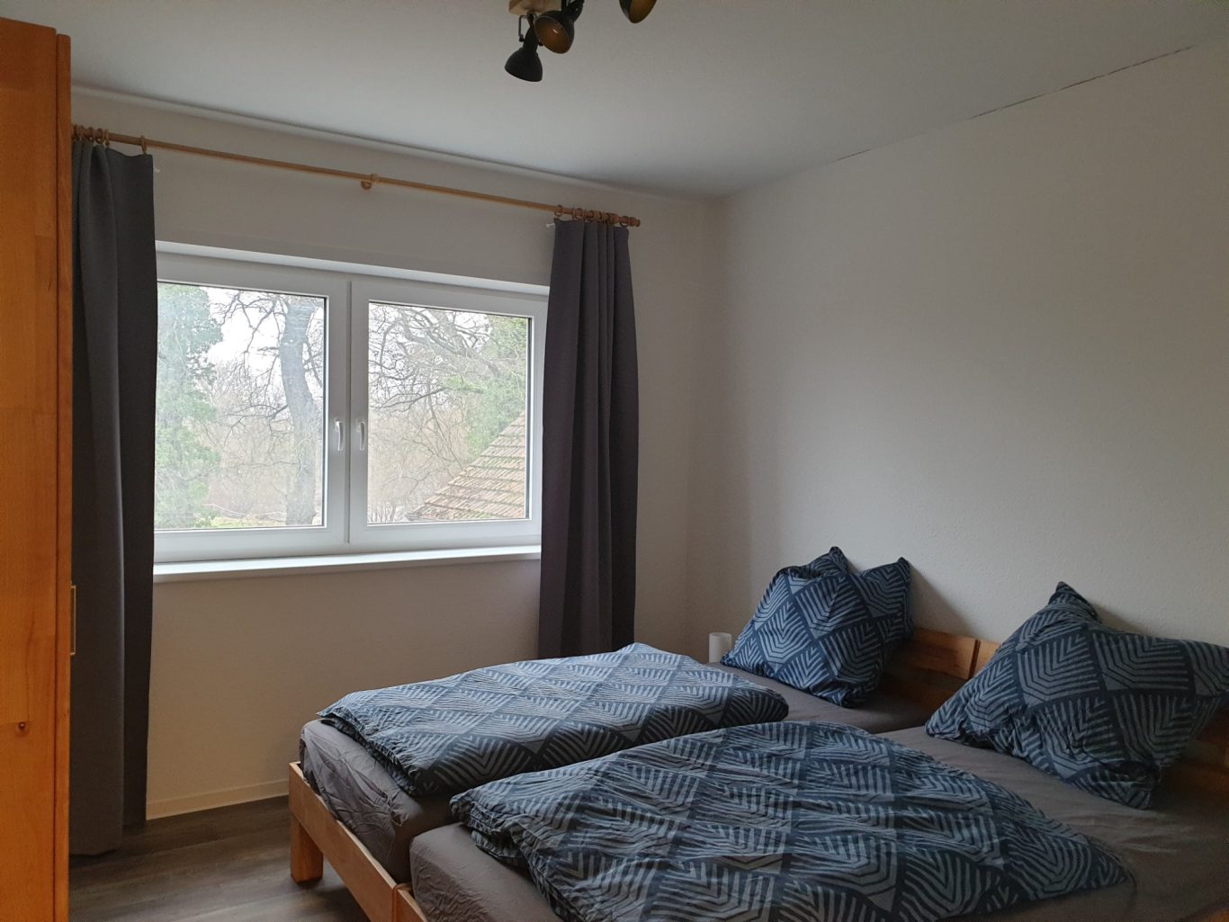 Schlafzimmer mit Doppelbett