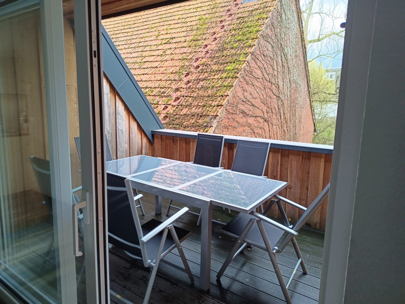 Loggia mit Gartenmöbeln